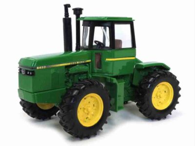 ERTL 45586 John Deere 8450 4WD Tractor 1/32 scale