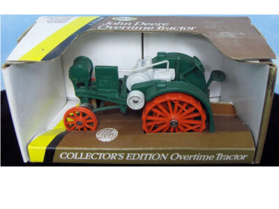 ERTL 5607DA John Deere Overtime Tractor 1990 Collector Edition 1/32 scale