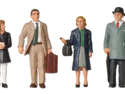Graham Farish 379-315 1960/70s Standing Station Passengers