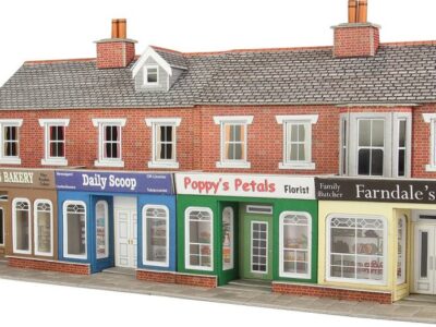 Metcalfe PO272 Low Relief Red Brick Shop Fronts OO/HO Scale Kit
