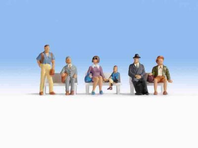 Noch 15240 Waiting Passengers HO scale Figures