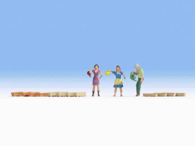 Noch 15570 Watering Flowers HO scale Figures