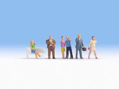 Noch 15574 People with cellphones HO scale Figures