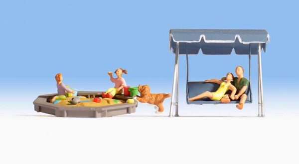 Noch 15590 Parents & Children with accessories HO scale Figures
