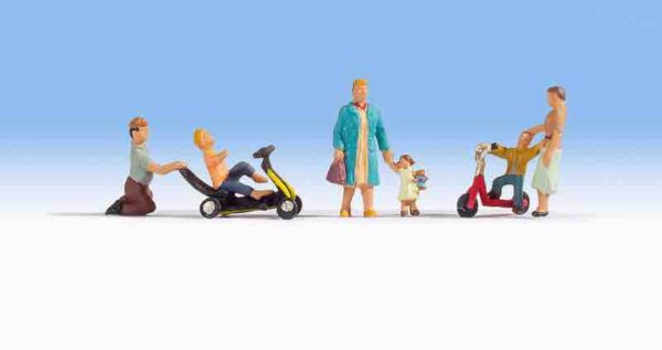 Noch 15591 Parents & Children HO scale Figures