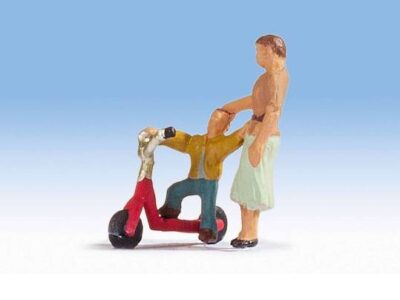 Noch 1559105 Mother - Frauke & Child - Jonte HO scale Figures