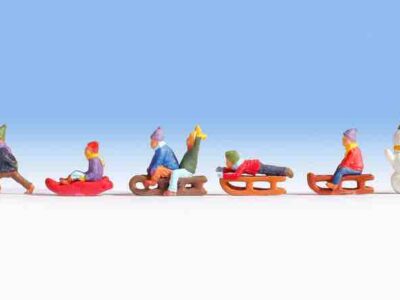 Noch 15819 Children Playing in the Snow HO scale Figures