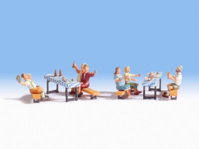 Noch 15832 Beer Garden HO scale Figures