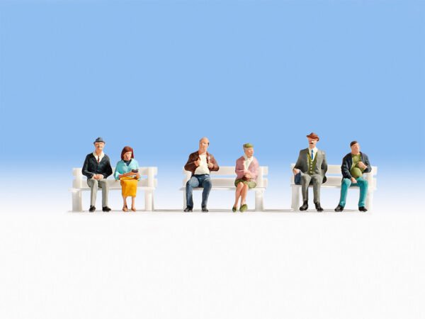 Noch 36242 Passengers - w/out Benches N Gauge Figures