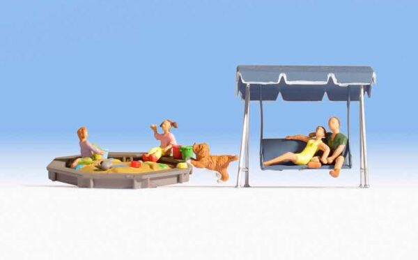 Noch 36590 Parents with Children & Accessories N Gauge Figures