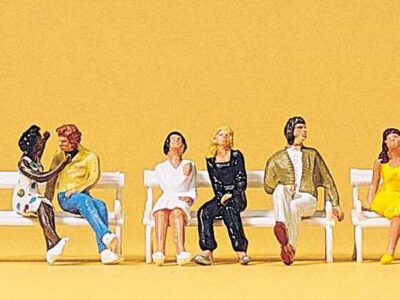 Preiser 10180 Seated Couples on Benches HO Gauge Figures