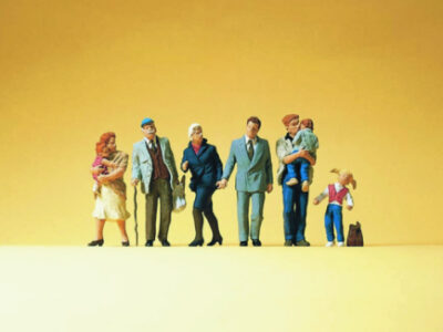 Preiser 10415 Parent/Grandparent with Children HO Gauge Figures