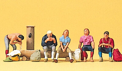 Preiser 10443 Hikers Resting at the Fountain HO Gauge Figures