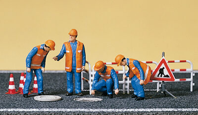 Preiser 10445 Sewermen with Barriers & Manhole Cover HO Gauge Figures