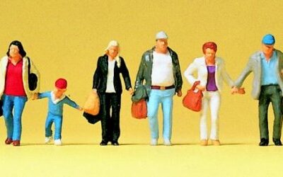 Preiser 10516 Walking Travellers HO Gauge Figures