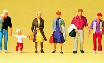 Preiser 10517 Walking Travellers HO Gauge Figures