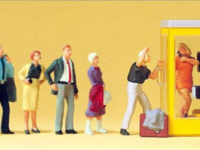 Preiser 10523 People Waiting at the Telephone Box HO Gauge Figures