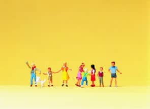 Preiser 10530 Children Playing HO Gauge Figures