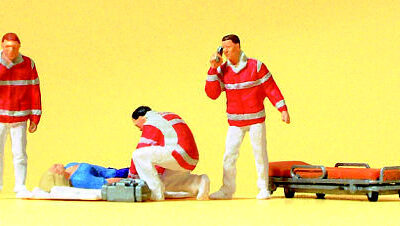 Preiser 10543 Paramedics with Person On Blanket HO Gauge Figures