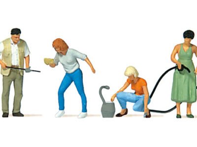 Preiser 10709 At the Fuel / Filling Station HO Gauge Figures
