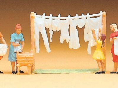 Preiser 14050 Woman Hanging Laundry HO Gauge Figures