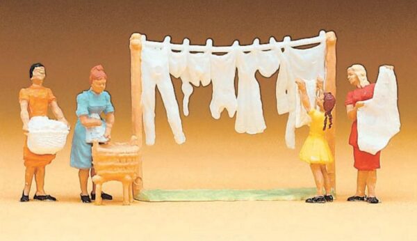 Preiser 14050 Woman Hanging Laundry HO Gauge Figures