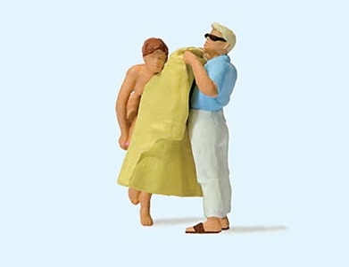 Preiser 28162 Changing Clothes on Beach HO Gauge Figures