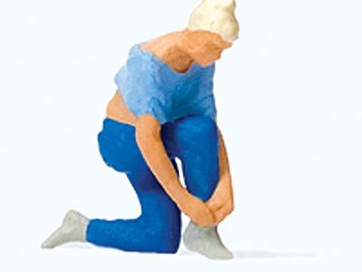 Preiser 28167 Woman Tying Her Shoes HO Gauge Figures
