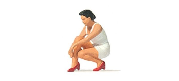 Preiser 28228 Woman Putting on her Shoes HO Gauge Figures