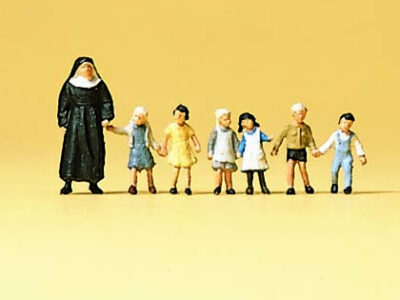 Preiser 79127 Nun with Children N Gauge Figures
