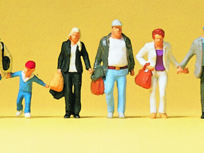 Preiser 79192 Walking Travellers N Gauge Figures