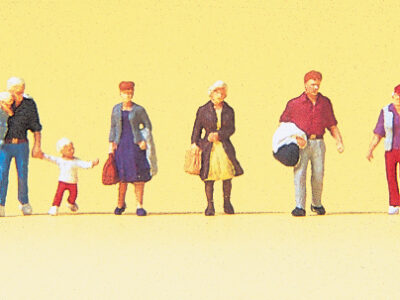 Preiser 79198 Walking Passengers N Gauge Figures