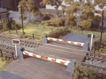 Ratio 235 Level Crossing, w/barriers N Scale