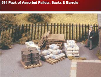 Ratio 514 Park of Assorted Pallets, Sacks & Barrels OO Scale