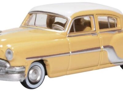 Oxford Diecast 87PC54002 Pontiac Chieftain 4 Door 1954 - Winter White / Maize Yellow