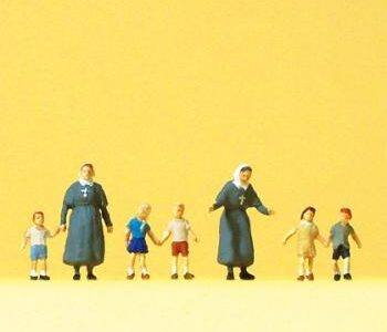 Preiser 79211 Protestant Sisters with Children N Gauge Figure