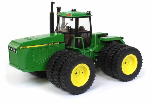 ERTL 45751 John Deere 8560 4WD Tractor with Triples 2020 National Farm Toy Museum