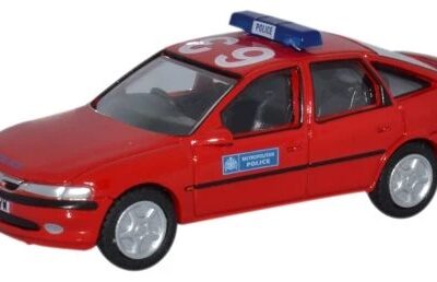 Oxford Diecast 76VV002 Vauxhall Vectra - Bright Red / Police