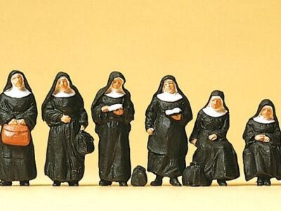 Preiser 10402 Nuns HO Gauge Figures