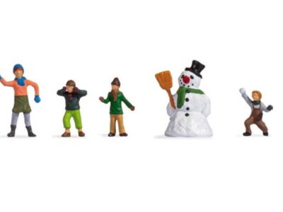 Noch 15821 Children Playing in the Snow HO scale Figures