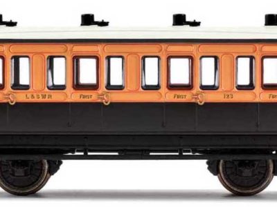 Hornby R40107 LSWR, 4 Wheel Coach, 1st Class, Fitted Maglights lighting, 123