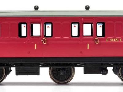 Hornby R40123 BR, 6 Wheel Coach, 1st Class, Fitted Maglights lighting, E41373