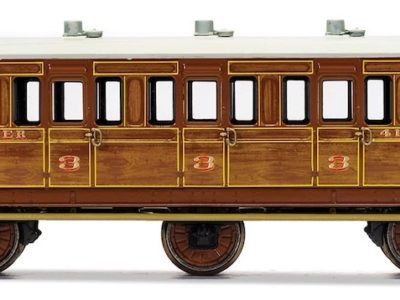 Hornby R40128A LNER, 6 Wheel Coach, 3rd Class, Fitted Maglights lighting, 4142