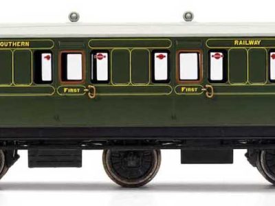 Hornby R40131 SR, 6 Wheel Coach, 1st Class, Fitted Maglights lighting, 7514