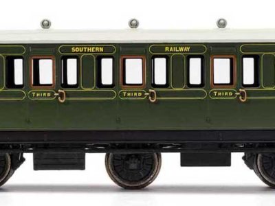 Hornby R40132A SR, 6 Wheel Coach, 3rd Class, Fitted Maglights lighting, 1909