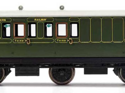 Hornby R40134 SR, 6 Wheel Coach, Brake 3rd Class, Fitted Maglights lighting, 3750