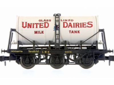 Dapol 2F-031-020 6 Wheel Milk Tanker United Dairies 44018 - N Gauge