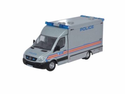 Oxford Diecast 76MA003Mercedes Explosives Ordnance Disposal Police