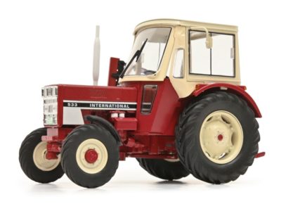 Schuco 07795 International 533 Red with Roof & Cutter Bar 1/32 scale