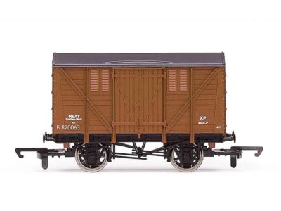 Hornby R60029 10T Quad Vent Meat Van, BR